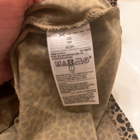 Old Navy Luxe T-Shirt, Leopard Print, Size XS - Picture 2 of 4
